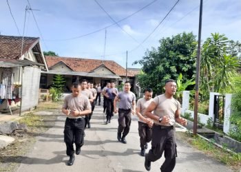 Jaga Stamina, Satbrimob Polda Banten Laksanakan Olahraga Pagi Dengan Beladiri Polri