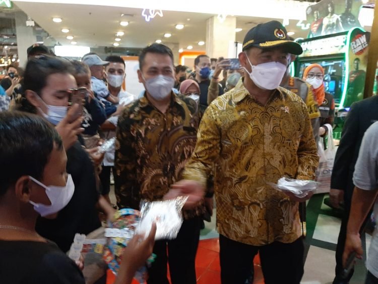 Jelang Pergantian Tahun, Menteri Muhadjir Cek Prokes di Pusat Perbelanjaan di Kota Tangerang