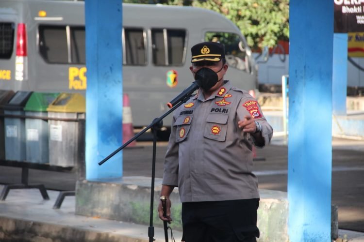 Kapolres Lebak Polda Banten Pimpin Apel Persiapan Vaksinasi Mobile Polres Lebak di Terminal Mandala
