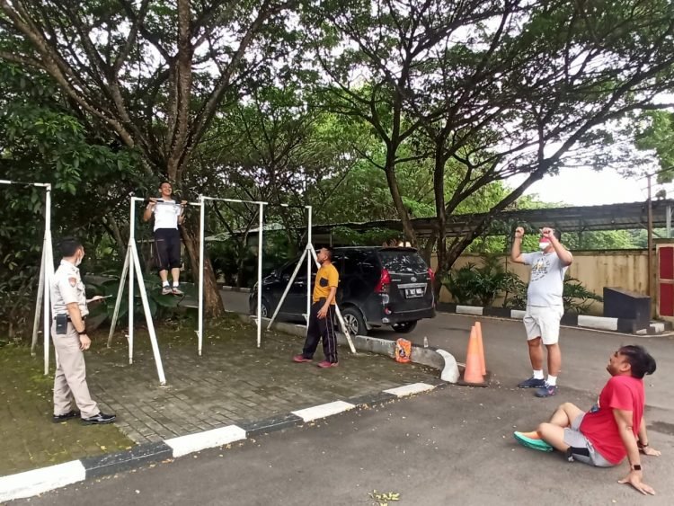 Karorena Polda Banten Pimpin Latihan Pembinaan Fisik Kepada Personel yang Akan Mengikuti SIP