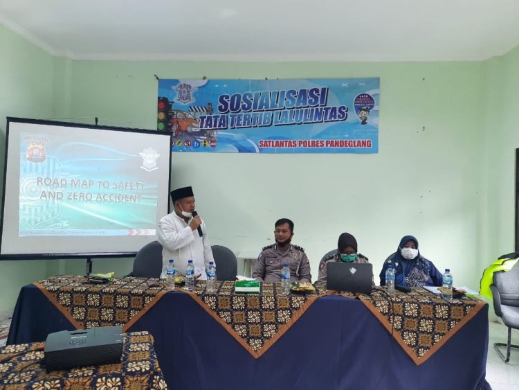 Kenalkan Tertib Berlalulintas, Satlantas Polres Pandeglang Lakukan Penyuluhan  ke Sekolah