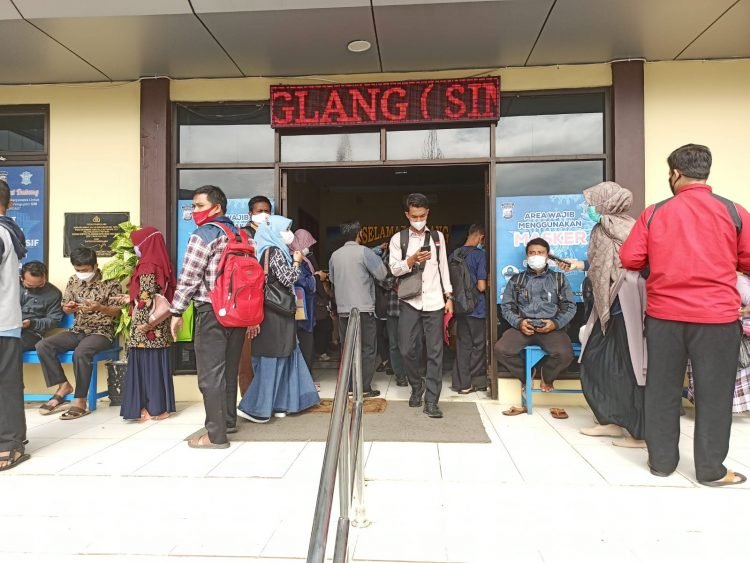 Pelayanan Polres Pandeglang Kepada Masyarakat, Ratusan Warga geruduk Polres Pandeglang