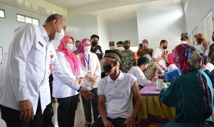 Pemkab Tangerang Targetkan 105.000 Lansia Vaksinasi Booster