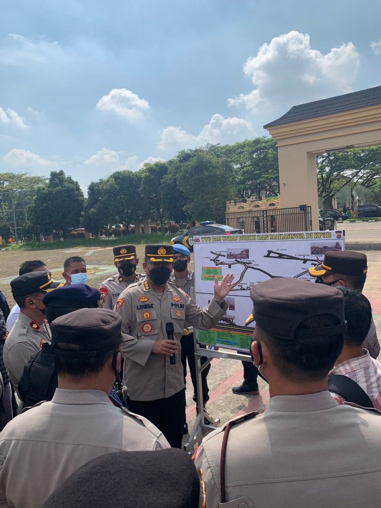 Pengamanan Unjuk Rasa Masa Buruh di KP3B, Karoops Polda Banten Berikan Arahan Kepada Personel
