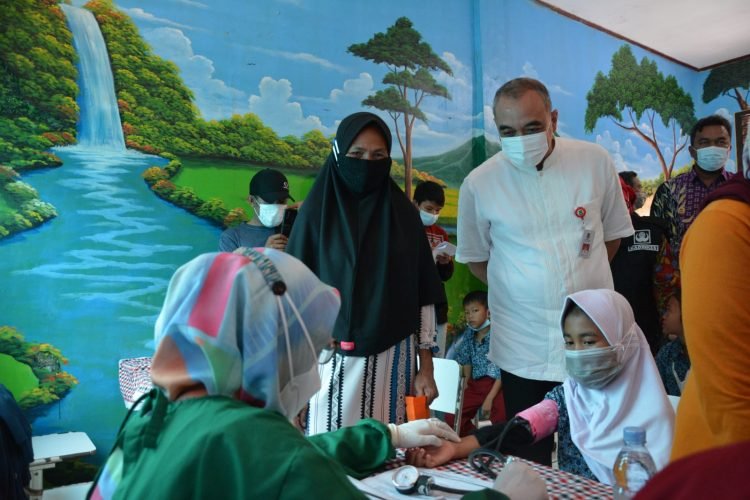Percepat Target Vaksinasi, Bupati Zaki Pantau Vaksinasi Anak di Kosambi