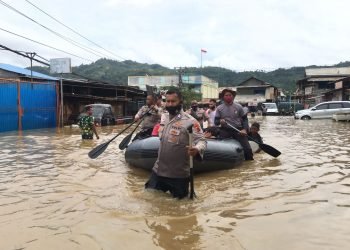 Polda Papua Terjunkan 380 Personel Bantu Penanganan Banjir dan Longsor di Jayapura