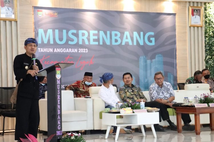 Saat Musrenbang, Aparatur Kecamatan Legok Pakai Baku Adat