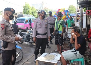 Satbrimob Polda Banten Peduli, Melawan Pandemi Dengan Bagi-Bagi Masker Gratis