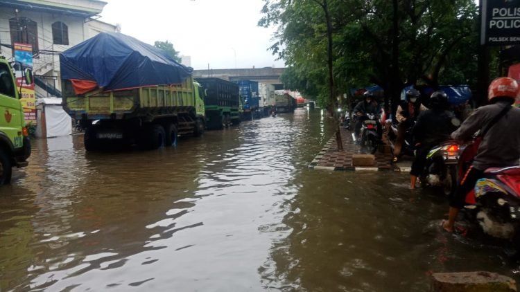 Sudah Dua Hari Puluhan Kepala Keluarga Di Kota Tangerang Mengungsi Akibat Banjir