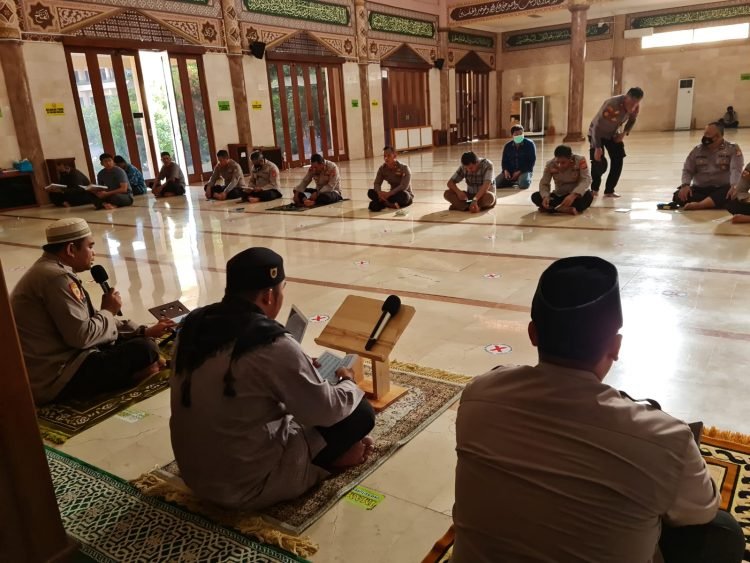 Tingkatkan Iman dan Taqwan, Biro SDM Polda Banten Laksanakan Binrohtal Bagi Personel