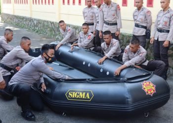 Tingkatkan Kemampuan, Bintara Remaja Satbrimob Polda Banten Latihan SAR Air