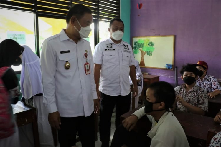 Wakil Bupati Tangerang Monitoring Vaksin Anak Usia 6-11 Tahun di Panongan