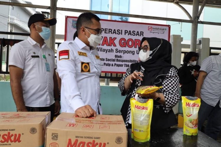 Pilar Saga Ichsan Apresiasi Indah Kiat Tangerang dalam Pelaksanaan Operasi Pasar Minyak Goreng Murah di Tangsel