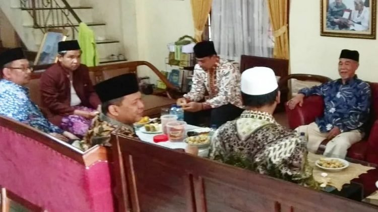 Kepala Kantor Kemenag Tangsel Dedi Mahfudin Silaturahmi ke Ketua MUI Tangsel