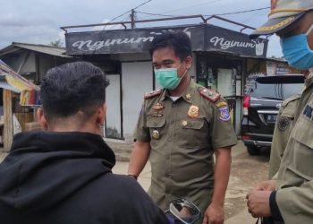 Satpol PP Tangsel Gelar Razia PPKM di Ciputat Timur