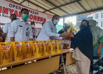 Pemkot Tangsel Bareng Indah Kiat Tangerang Gelar Operasi Pasar Minyak Goreng Serentak di 6 Kecamatan