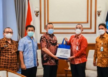 BPJamsostek Berikan Bantuan 1000 Paket Sembako untuk Peserta Vaksinasi Lansia di Tangsel