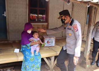 Bentuk Kepedulian Kepada Warganya, Kapolres Pandeglang Berikan Sembako