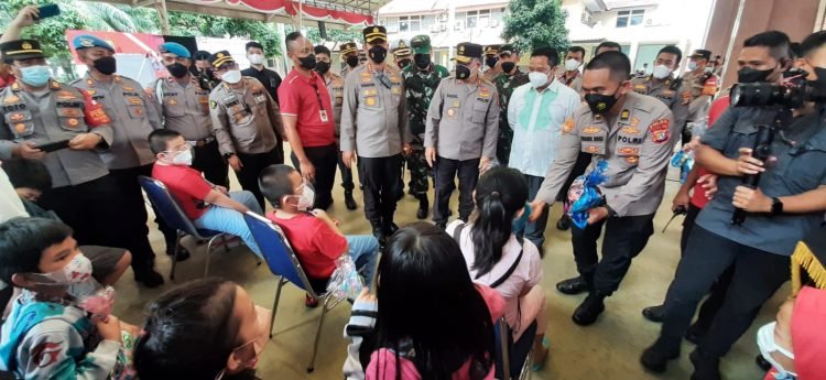 Pantau Vaksinasi di Kota Tangerang, Ini yang Diminta Kapolda Metro Jaya