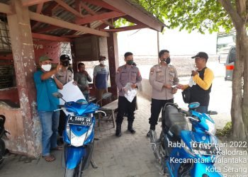 Peduli Masyarakat, Ditbinmas Polda Banten Bagikan Masker
