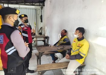 Personel Ditsamapta Polda Banten Patroli Himbau Masyarakat Terapkan Prokes