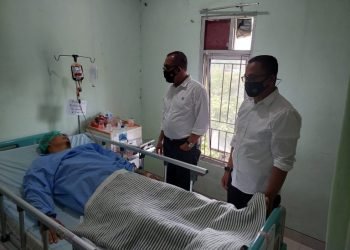 Personel Dittahti Polda Banten Bawa Tahanan ke RSUD Provinsi Banten Untuk Operasi Luka Tembak