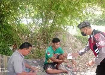 Satsamapta Polres Lebak Polda Banten Gencar Bagi Masker Gratis Kepada Warga Masyarakat