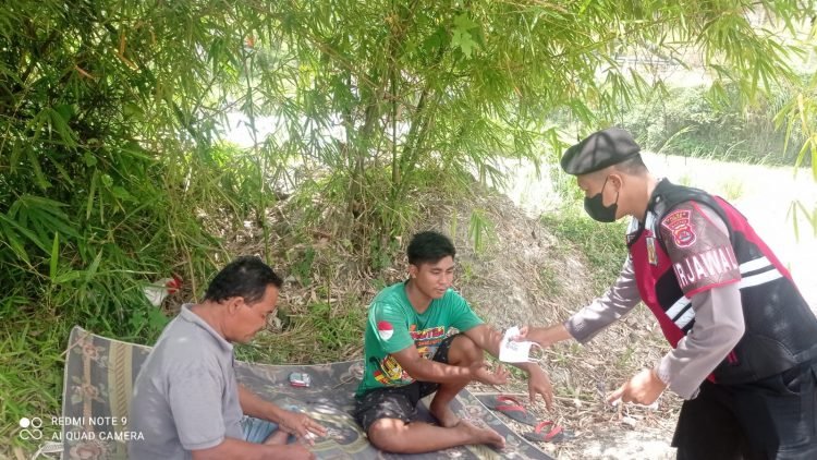 Satsamapta Polres Lebak Polda Banten Gencar Bagi Masker Gratis Kepada Warga Masyarakat