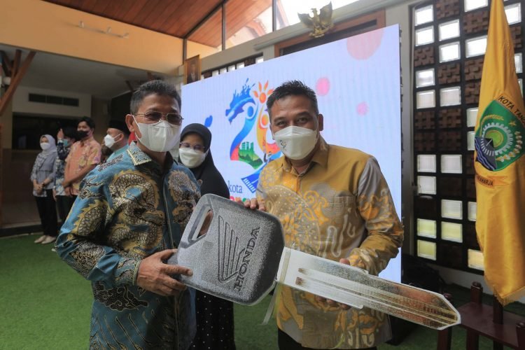 Semarakan HUT ke-29, Pemkot Tangerang Serahkan Berbagai Penghargaan