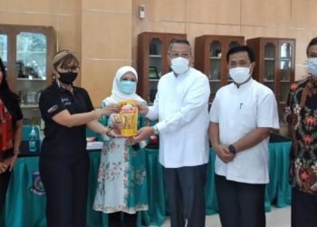 Sinar Mas Land Berikan Minyak Goreng Gratis Bagi Peserta Vaksinasi Lansia di Tangsel