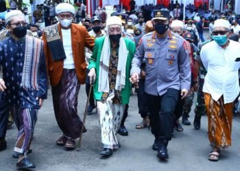 Vaksinasi di Banten Disaksikan Ulama, Kapolri: Jadi Motivasi untuk Masyarakat
