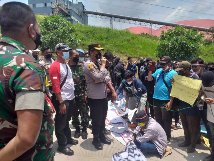 Wakapolres Lebak Pimpin Apel Persiapan Pengamanan Aksi Unjuk Rasa di PT. Cemindo Gemilang Bayah