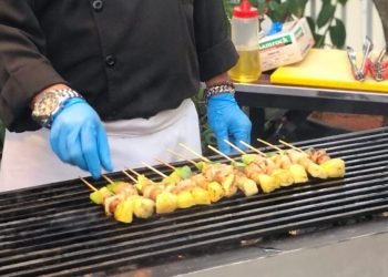 “Traditional Barbeque Night” di Hotel Santika BSD Teraskota Bisa Makan Sepuasnya Loh!