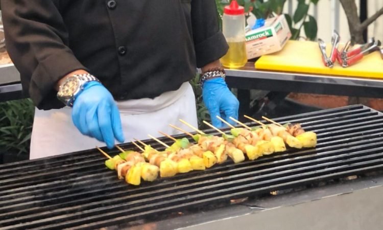 “Traditional Barbeque Night” di Hotel Santika BSD Teraskota Bisa Makan Sepuasnya Loh!