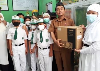 Siswa-siswi MIN 3 Tangsel Berikan Bantuan Rp20.400.000,- Kepada Madrasah Korban Banjir di Kota Serang