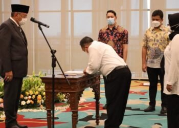 Walikota Benyamin Davnie Lantik 119 Kepala Sekolah Se-Tangsel