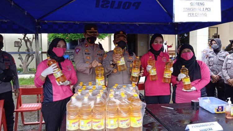 Bantu Kebutuhan Masyarakat, Polres Lebak Gelar Operasi Pasar Minyak Goreng Murah