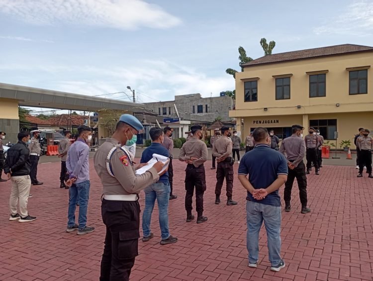 Bidpropam Polda Banten Cek Personel Saat Serah Terima Tugas Piket