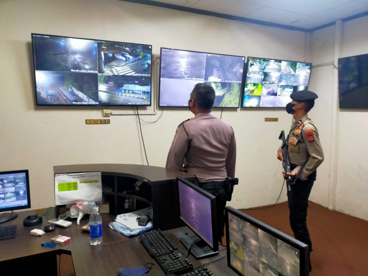 Ditpamobvit Polda Banten Beri Keamanan Periksa Seluruh Area PT Krakatau Steel