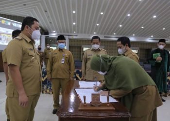 Isi Kekosongan dan Penyegaran, Walikota Arief Lantik Sejumlah Pejabat