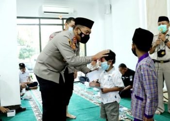 Kapolres Cilegon Memperingati Isra’ Miraj Dilanjutkan Dengan Pemberian Sembako dan Santunan