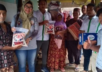 Karang Taruna dan UKM Ceria Kelurahan Cipete Salurkan Bantuan Korban Banjir Kota Serang