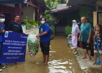 Karyawan XL Axiata Salurkan Bantuan Korban  Banjir di Serang