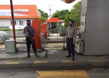 Personel Ditpamobvit Polda Banten Patroli di Sepanjang Jalan Tol Tangerang-Merak
