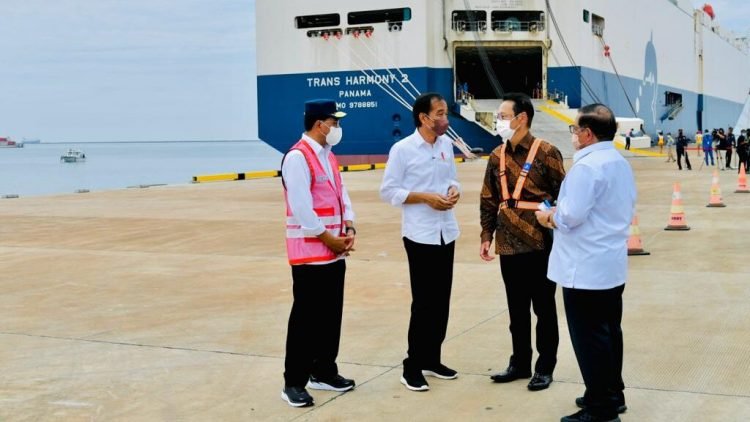 Presiden Jokowi Optimistis Ekspor Mobil via Pelabuhan Patimban Terus Meningkat