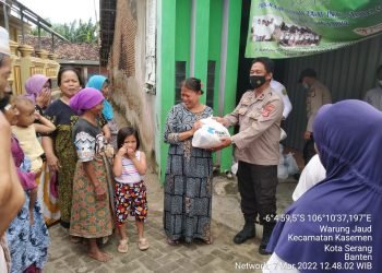 Puluhan Paket Sembako Disalurkan Ditbinmas Polda Banten Kepada Warga Korban Banjir