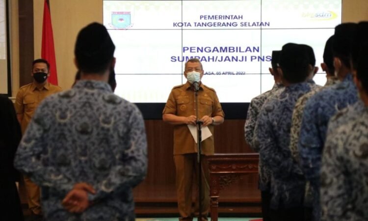 Benyamin Davnie Pimpin Sumpah Jabatan PNS Baru