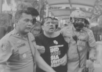 Ikut Demo Tolak 3 Periode, Ade Armando Babak Belur Dikeroyok Sekelompok Massa