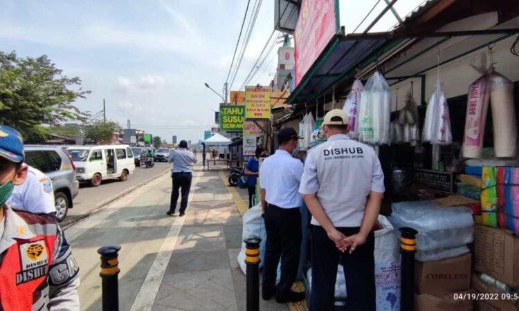 Dishub Tangsel: Kendaraan Parkir di Pedestrian Jalan Bakal Ditindak Tegas