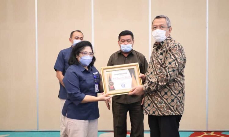 Kembali Raih Predikat UHC, Tangsel Diganjar Penghargaan dari BPJS Kesehatan